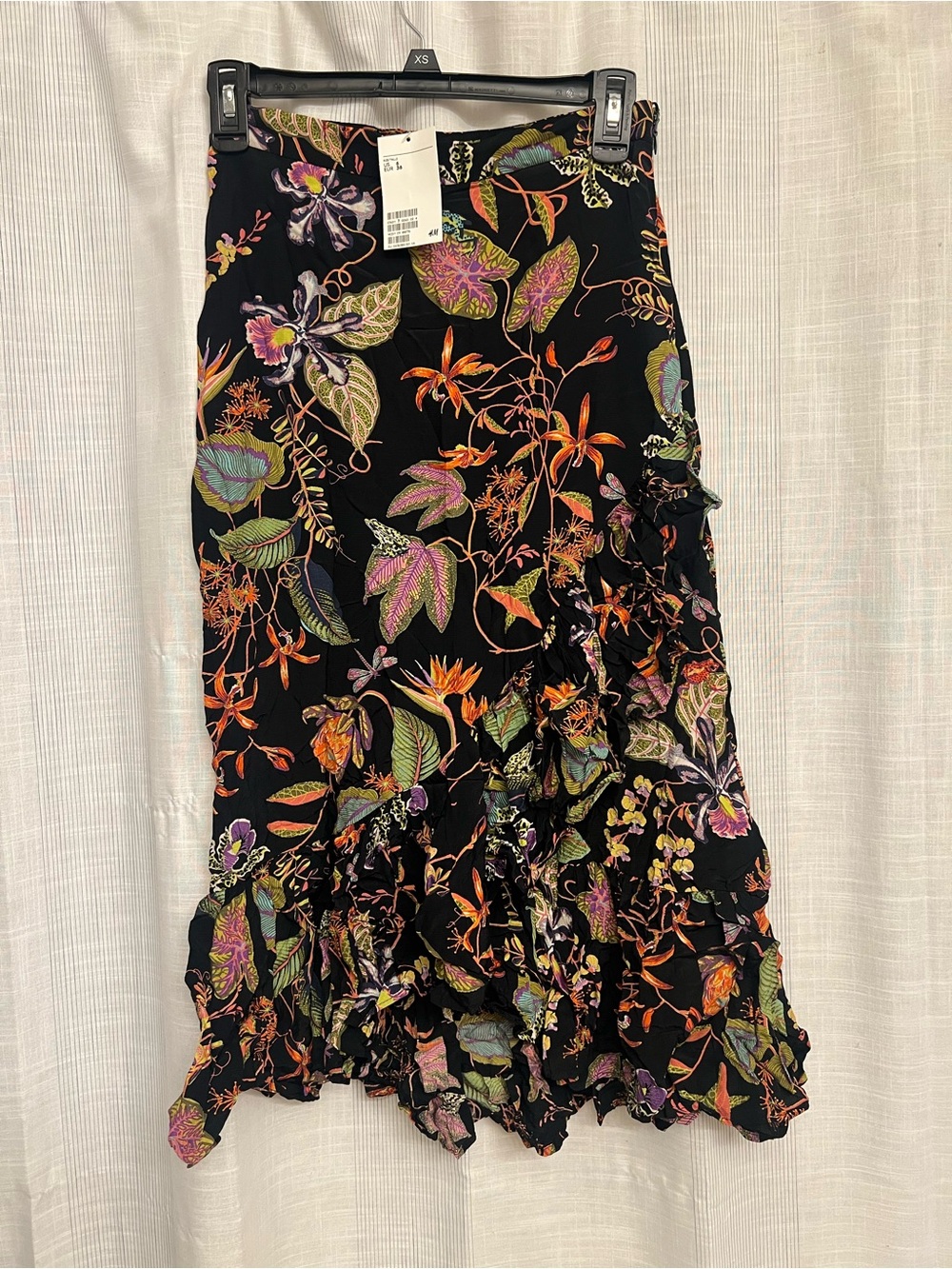 NWT Floral/Tropical Patterned Skirt with asymmetrical ruffles, so flattering!